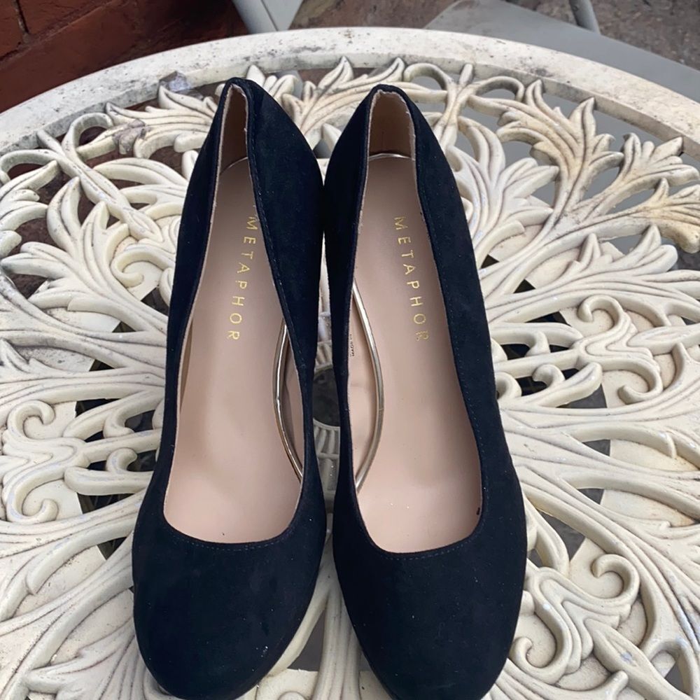 Metaphor faux suede heels sz.  7.5